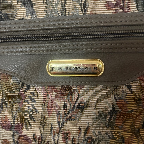 3 piece vintage Jaguar luggage set - Picture 2 of 15